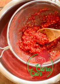 The price of bulk purchase of just organic tomato paste is cheap and reasonable